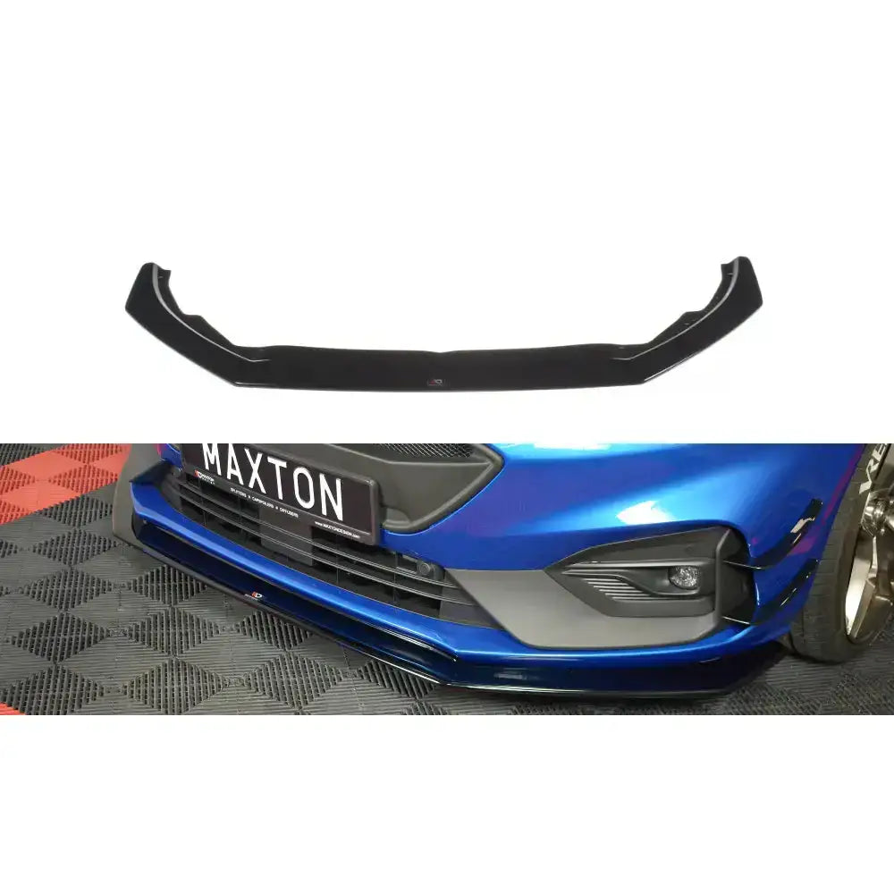 Frontspoiler til Ford Focus ST / St-Line MK4 V.6 i blank sort plast, montert på blå bil.