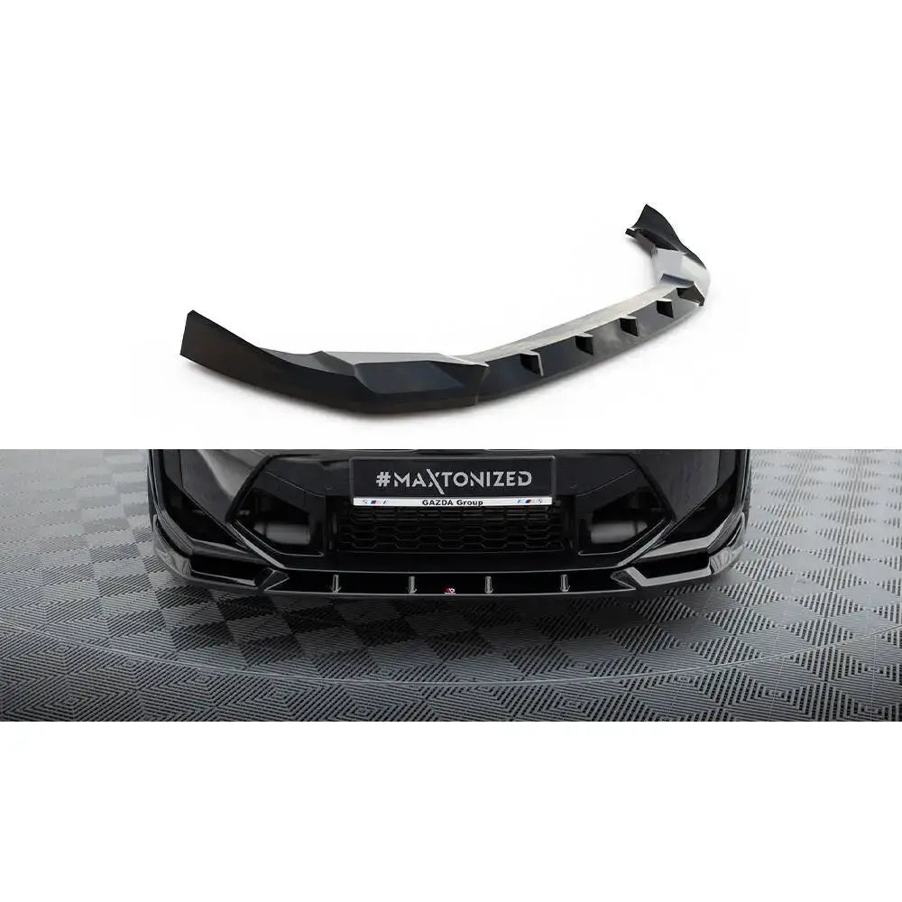 Frontspoiler BMW X3 M F97 Facelift V.1 i sort plast, montert foran med aerodynamiske detaljer.