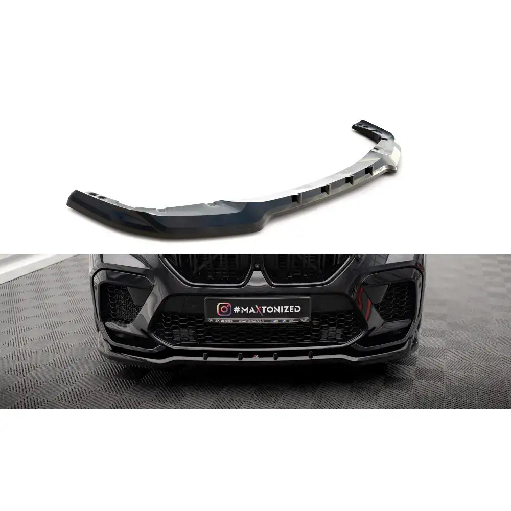 Frontspoiler BMW X6 M F96 V.1 i svart plast med glanset finish, vist montert på bilens frontfanger.