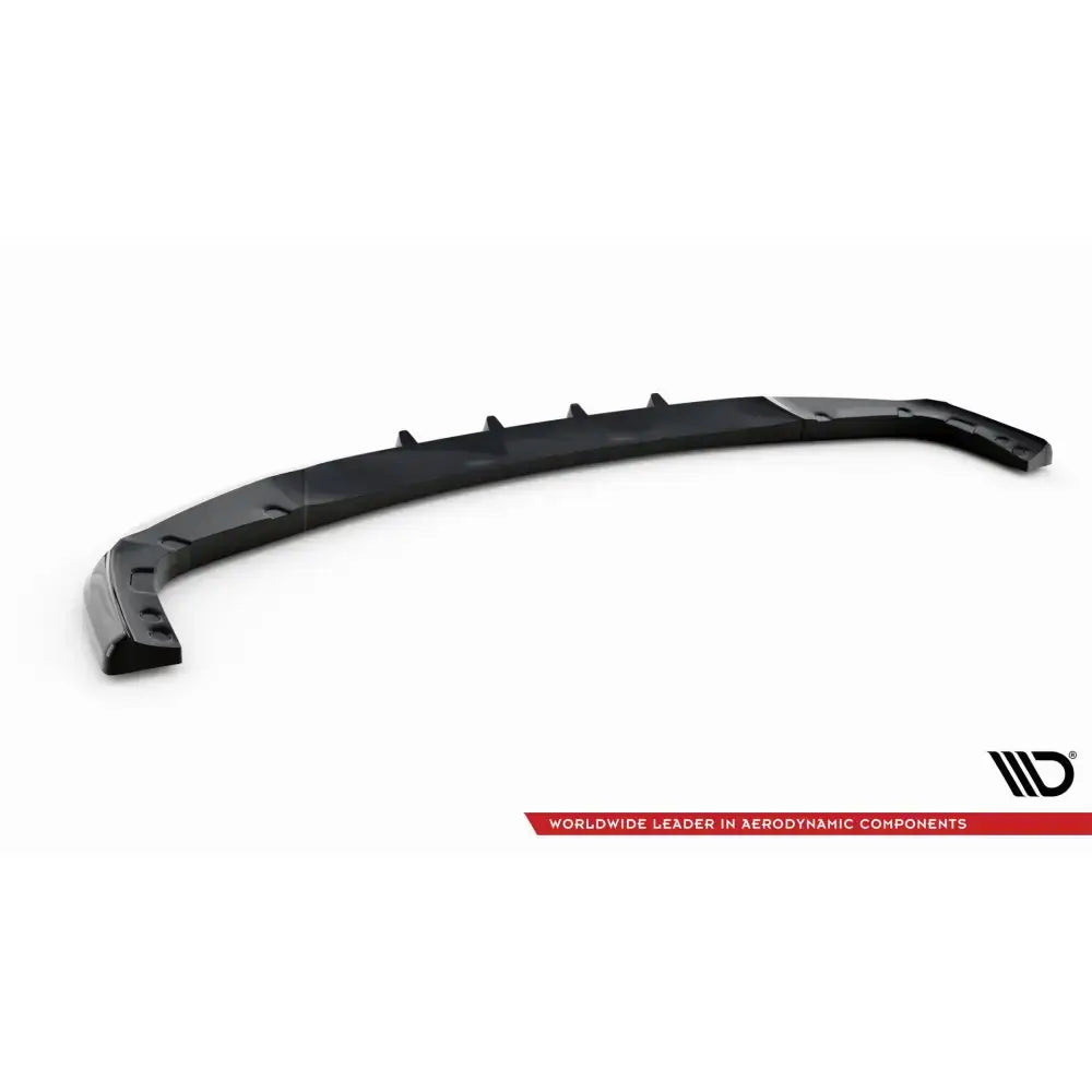 Frontspoiler BMW X6 M F96 V.1 sett skrått ovenfra med ribber og avrundede hjørner på hvit bakgrunn.