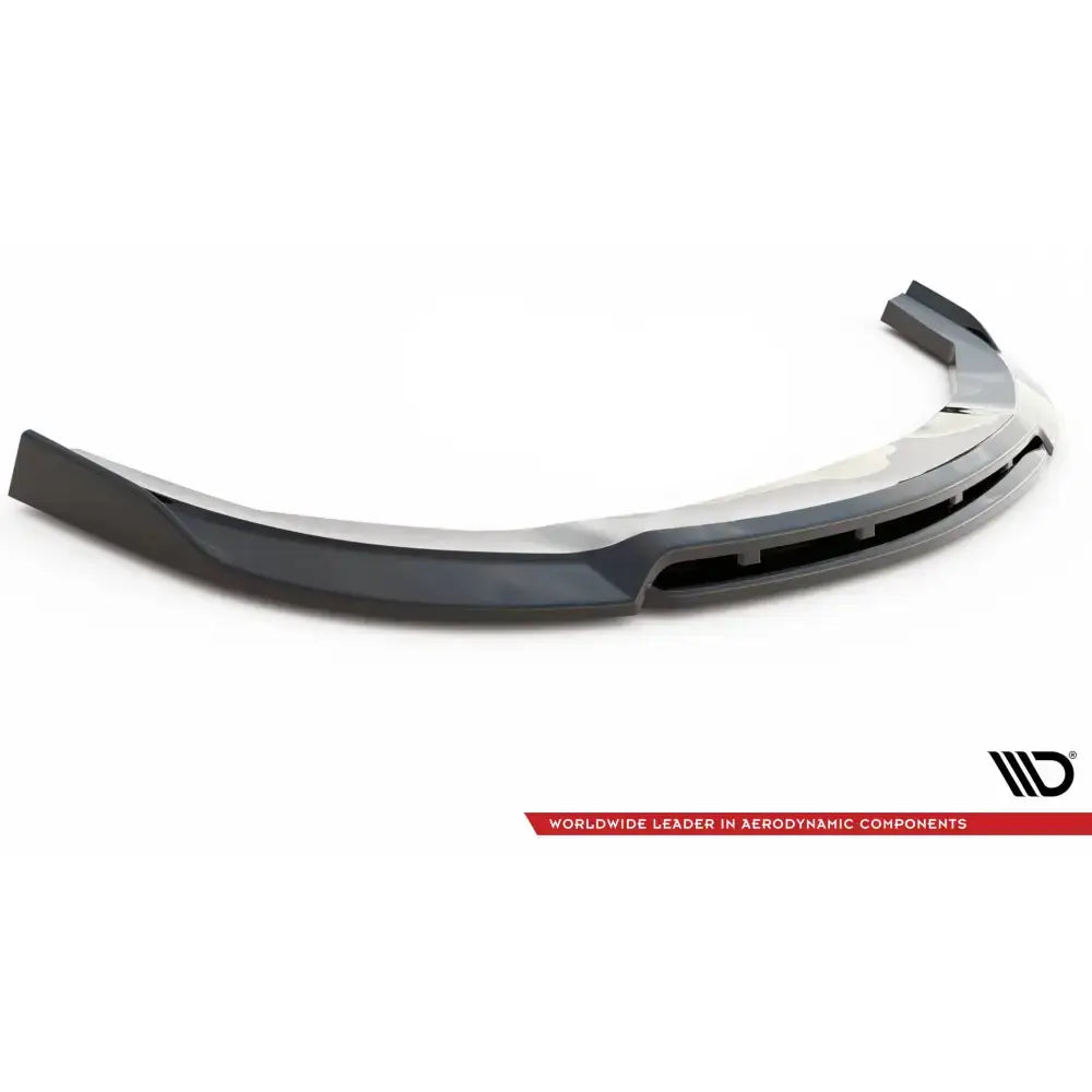 Frontspoiler til Dodge Charger SRT Mk7 Facelift V.1 med buet, glanset design sett fra skrå vinkel.