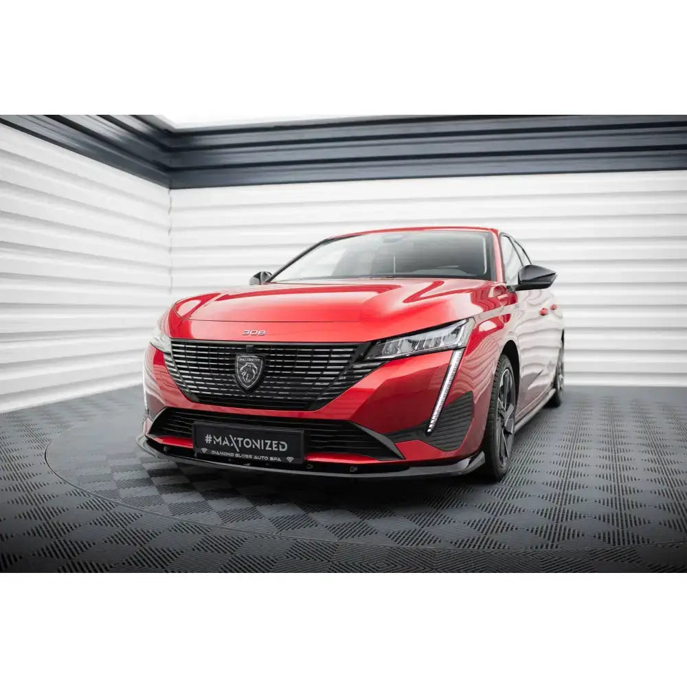 Spoiler på Peugeot 308 Mk3 V.1, rød metallic, sett forfra med sorte detaljer og LED-frontlykter.