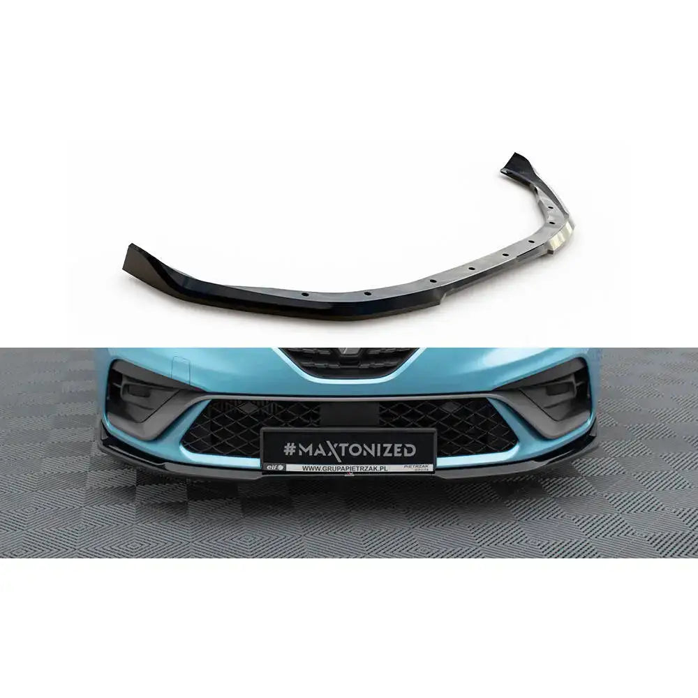 Frontspoiler Renault Clio RS Line Mk5 V.1 i sort plast, vist montert på lyseblå bilfront fra skrå vinkel.