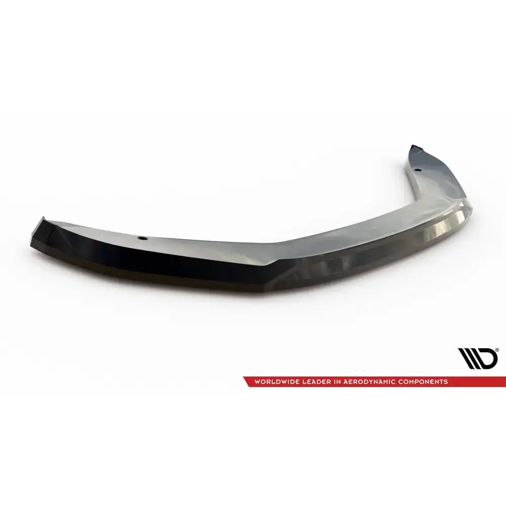 Frontspoiler Skoda Kodiaq RS Mk1 Facelift V.1 i svart plast, skrå vinkel, glanset overflate, hvit bakgrunn.