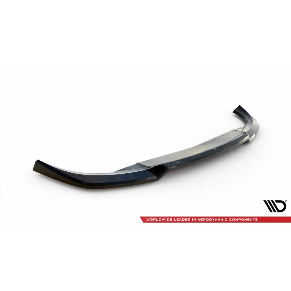 Front lip til Volkswagen ID3 Mk1 V.1 i sort blank plast med skarpe kanter, skrå vinkel mot hvit bakgrunn.