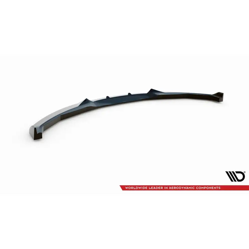 Front lip til BMW E87 1 M-Pack Facelift V.2, svart plast med forhøyede detaljer, sett skrått ovenfra.