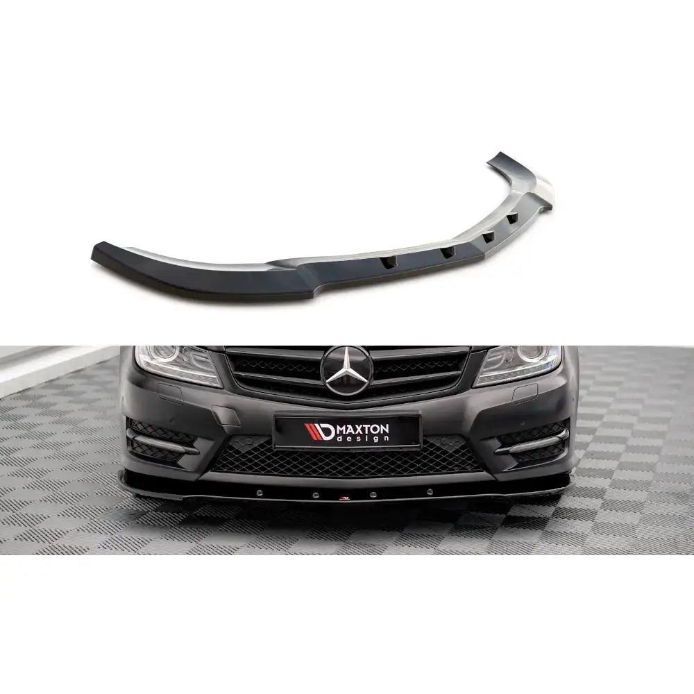 Frontspoiler Mercedes C Coupe AMG-Line C204 V.2 montert på bil foran rutete gulv.