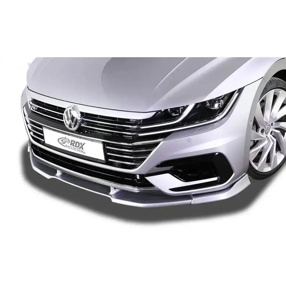 Frontspoiler Volkswagen Arteon 17-20 R-Line på sølv bil, viser grill, frontfanger og høyre frontlykt.