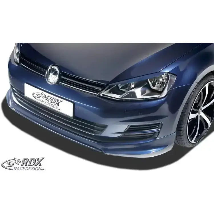 Front splitter til Volkswagen Golf 7 12-17 montert på mørkeblå bil med sportslig design.