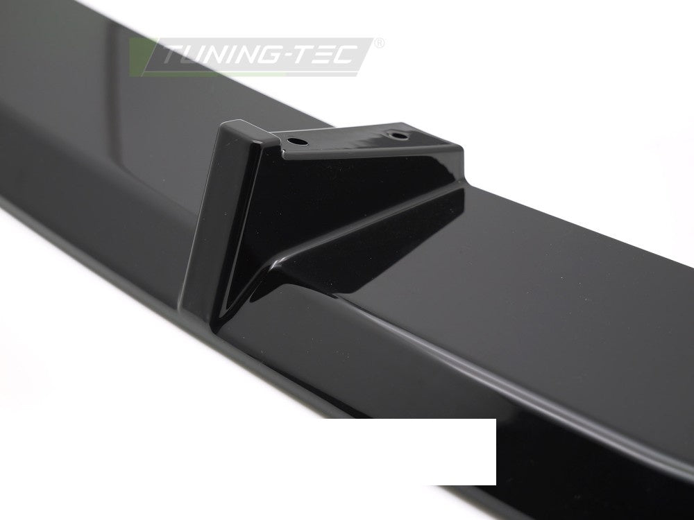 Volkswagen Jetta VII 2018–2021 med R Sport frontspoiler sett fra siden