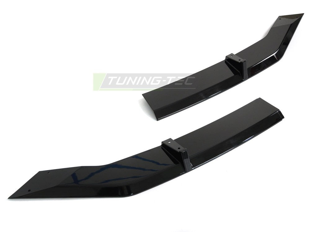 Volkswagen Jetta VII 2018–2021 med R Sport frontspoiler sett fra siden