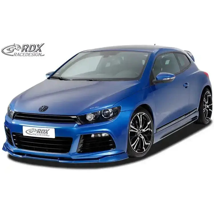 Front lip på Volkswagen Scirocco 3 R 09-14, blå bil med svarte detaljer og store tofargede felger.