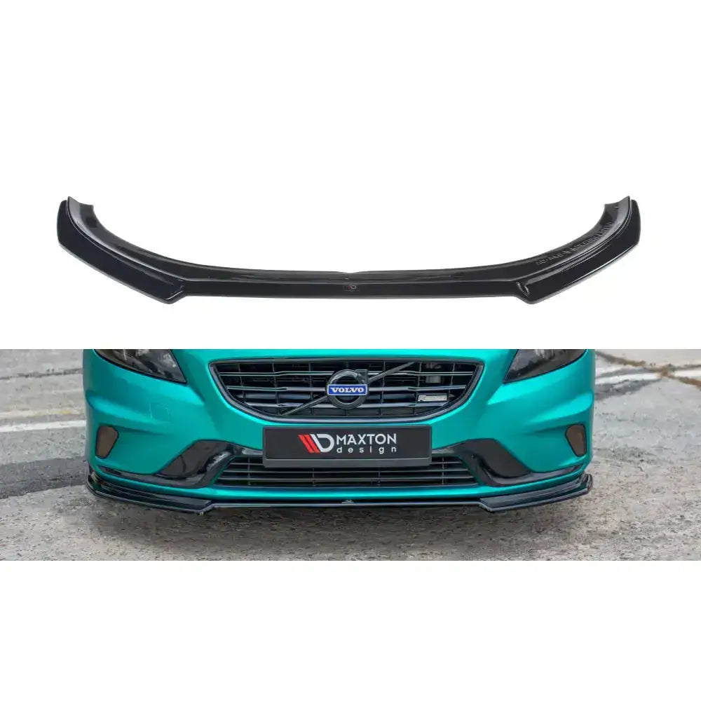 Frontspoiler Volvo V40 R-Design i sort plast sett fra fronten, montert på turkis bil.