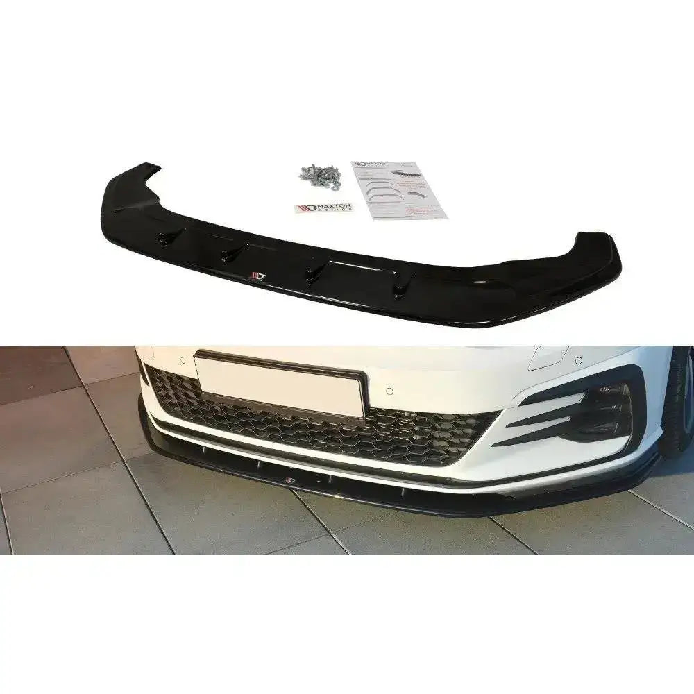 Frontspoiler VW Golf VII GTI Facelift V.1 i sort blank plast, sett ovenfra på hvit bil med monteringsutstyr.