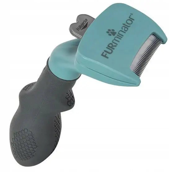 Furminator til korthårede katter Small, blå og sort pelskarde med synlige fine metalltenner og ergonomisk håndtak.