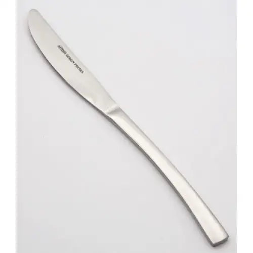 Kniv fra Future-bestikket i rustfritt stål, matt finish og ergonomisk buet skaft mot hvit bakgrunn.