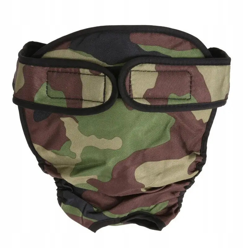 Fysiologiske truser for løpetid hos tisper str. L, kamuflasjemønstret front med kantbånd og borrelåslukking øverst.