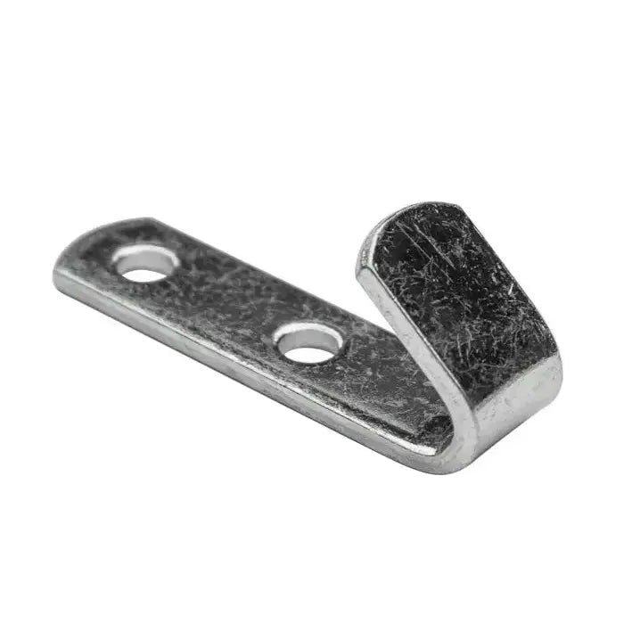 Galvanisert portkrok 13 mm fra Bozamet, skråvisning som fremhever krokens buede form og doble skruehull.