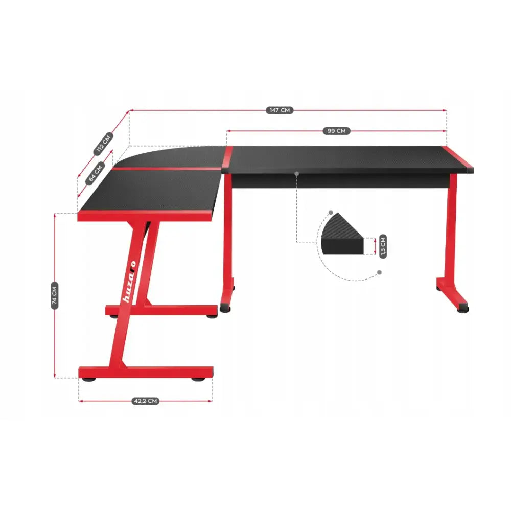 Gaming Hjørnebord Huzaro Hero 6.0, L-formet skrivebord i sort og rødt, med fremhevede mål fra skrå vinkel.