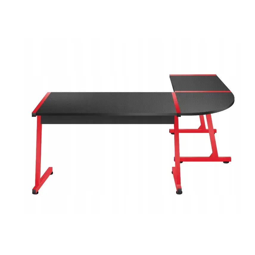 Gaming hjørnebord Huzaro Hero 6.0, frontbilde med svart plate, rødt stativ og avrundet seksjon til høyre.