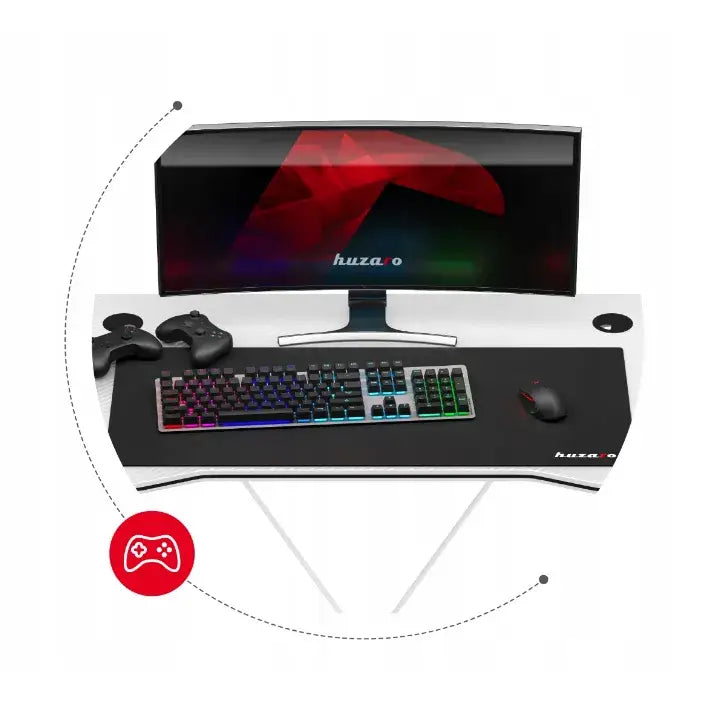 Gaming skrivebord Huzaro Hero 1.4 hvit sett ovenfra med RGB-tastatur, kurvet skjerm og to kontrollere.