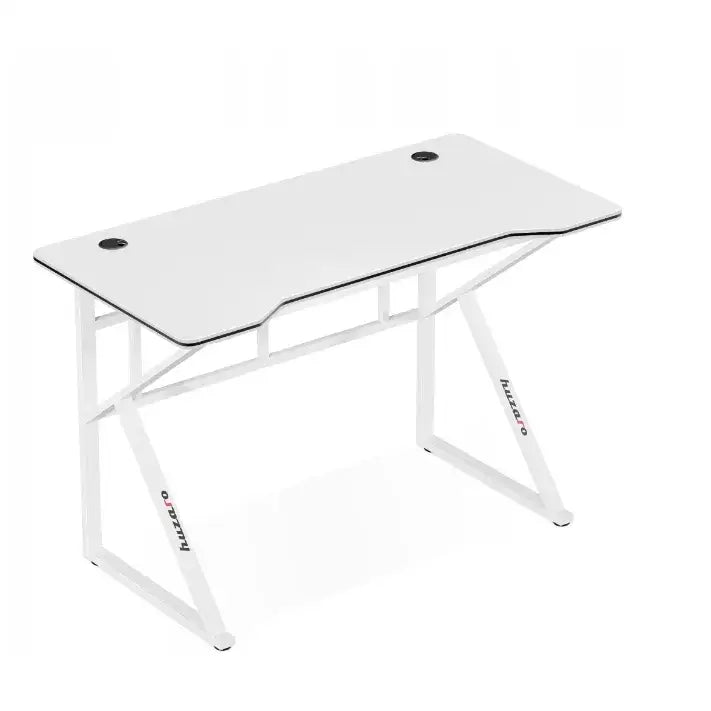 Gaming skrivebord Huzaro Hero 1.6 i hvitt, skrå vinkel med sorte kanter og to kabelhull i bordplaten.