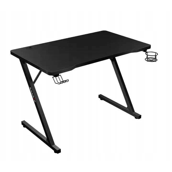 Gamingbord Huzaro Hero 1.8, sort skrivebord i vinkel med Z-ben, koppholder og hodetelefonstativ synlig på sidene.