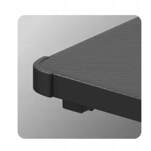 Gamingbord Huzaro Hero 2.5 RGB, nærbilde av avrundet svart bordhjørne med teksturert overflate.