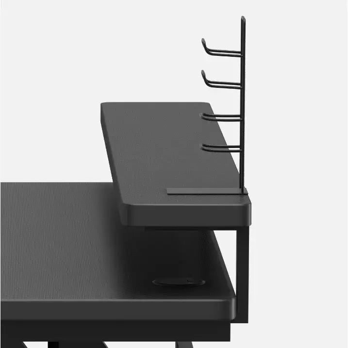 Gamingbord Huzaro Hero 5.0 svart sett fra siden, viser hevet hylle og metallholder med fire kroker.