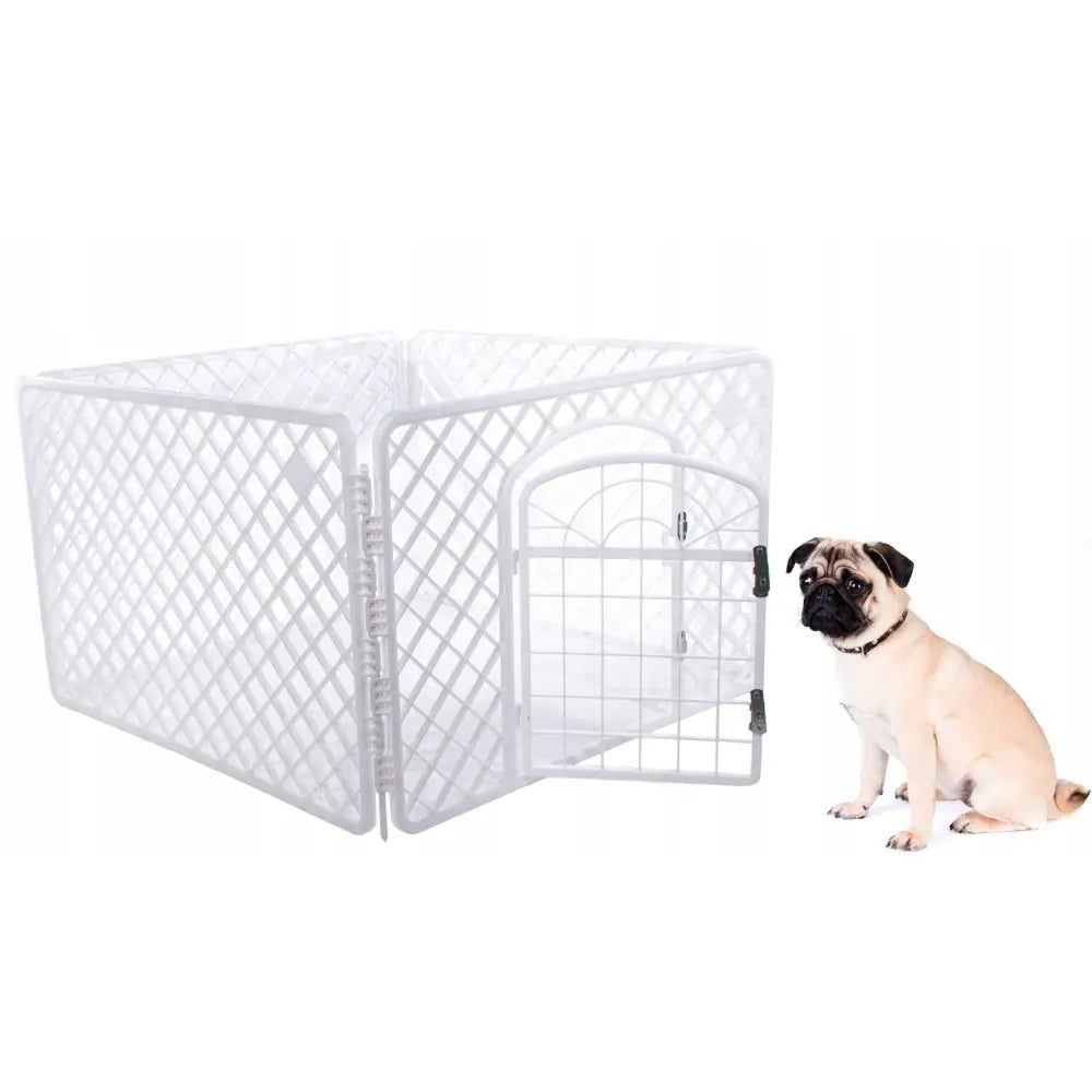 Gård Løpegård Hundebur For Valper, hvit plastgrind med netting og låsbar dør, liten hund ved siden av for størrelse.