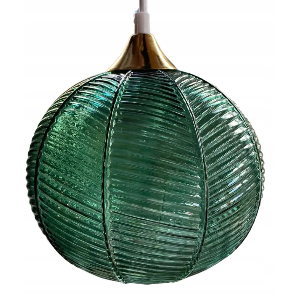 Glass taklampe Joy Emerald med grønt rillet glass og gullfarget metallfatning, frontvisning mot hvit bakgrunn.