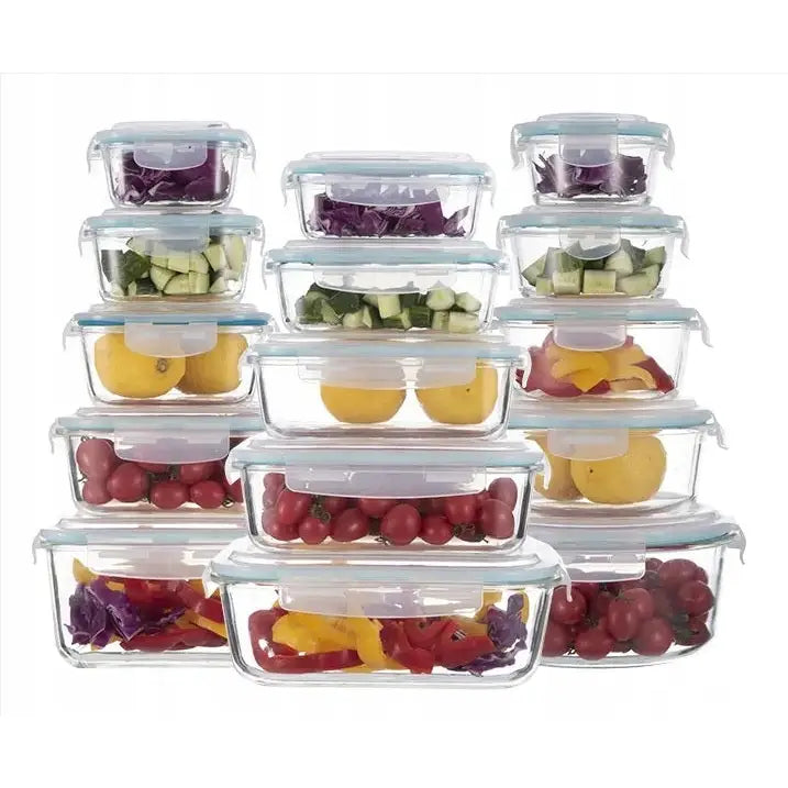 Glassbeholdere for mat, stablet forfra med ulike frukter og grønnsaker synlig gjennom de gjennomsiktige boksene.