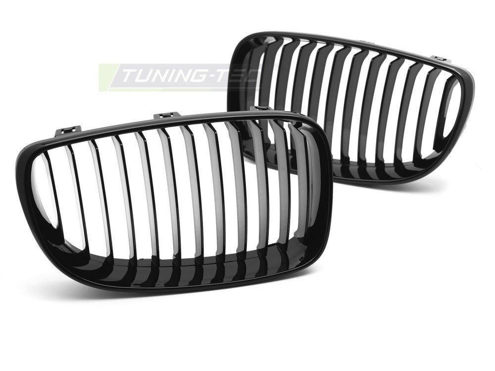 Blank svart frontgrill montert på BMW 1-serie E81/E87 2004–2011