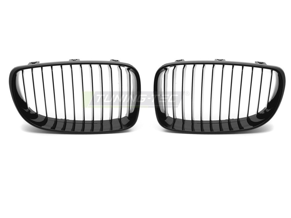 Glossy svart grill til BMW E82 sett forfra nærbilde