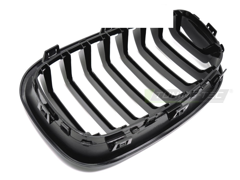 Detaljbilde av blank svart BMW F20 F21 frontgrill GRBMG1