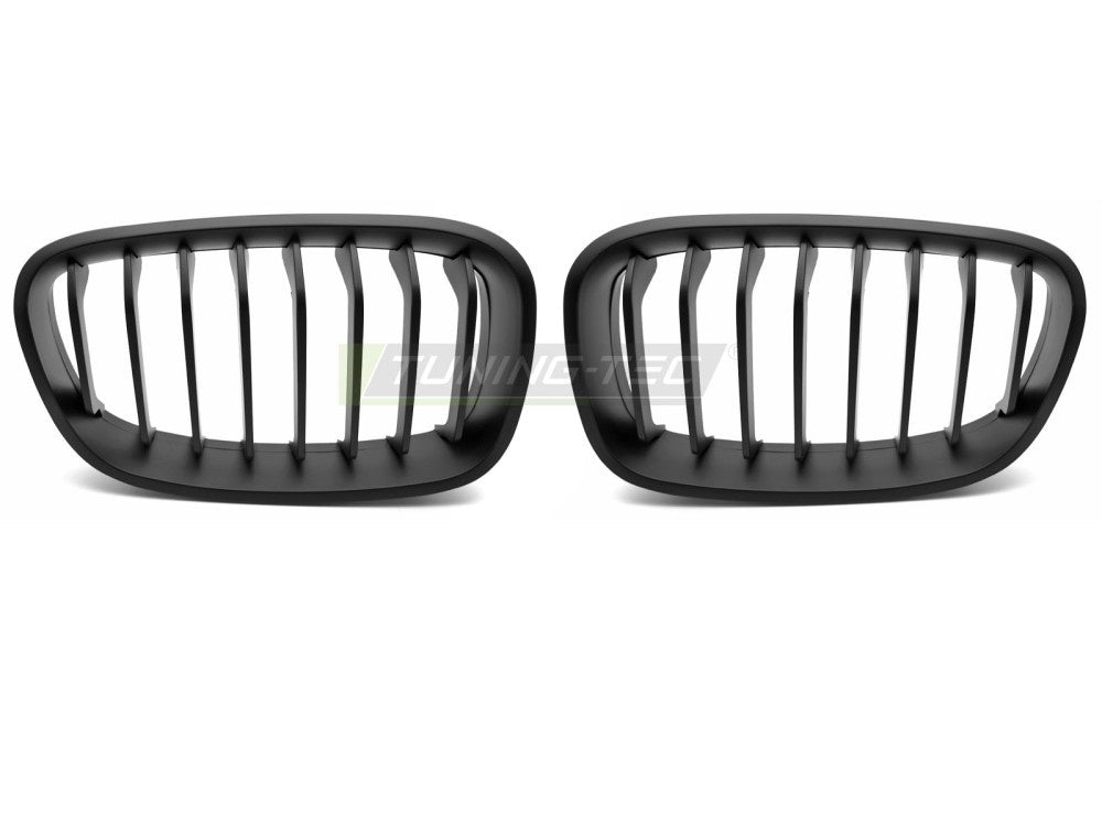BMW 1-serie F20 med matt sort grill sett forfra