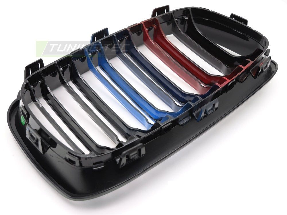 Svart BMW F20/F21 frontgrill med tri-colour striper og dobbeltlist-design