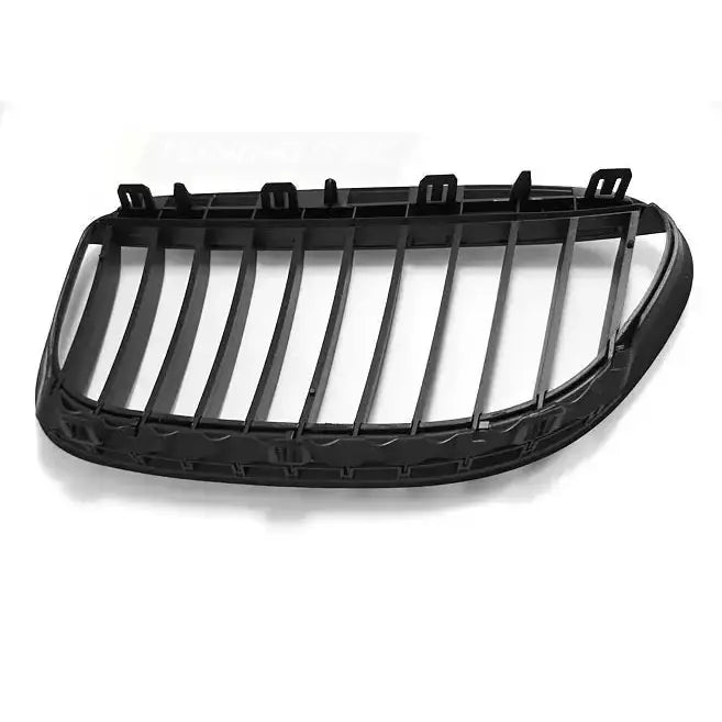 Grill BMW E63 E64 matt black montert på fronten av bilen