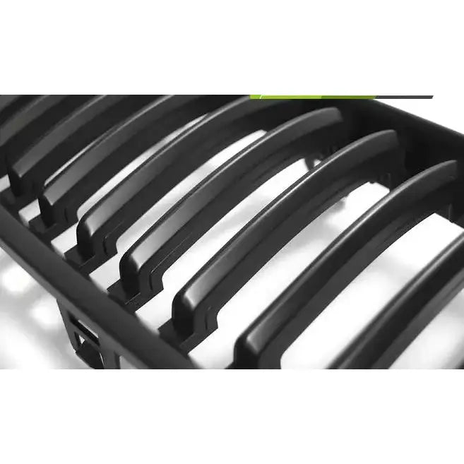 Grill Bmw F30 / F31 10.11- Matt Black, nærbilde av overflate og finish