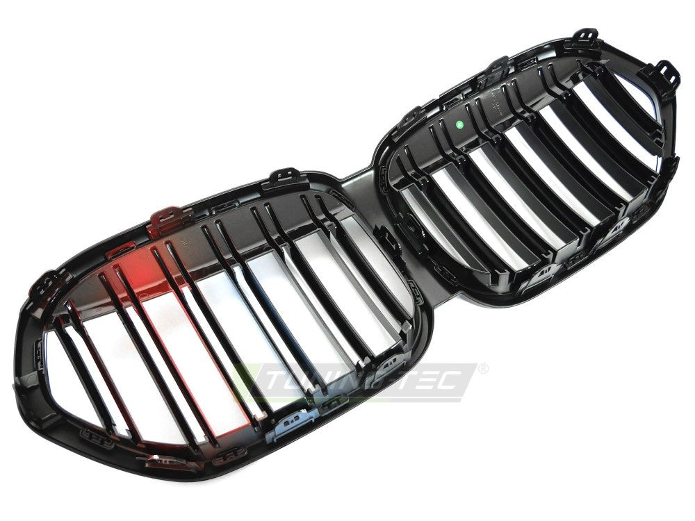 Komplett grillsett til BMW X1 F48 LCI med tri-color detaljer og glossy svart overflate