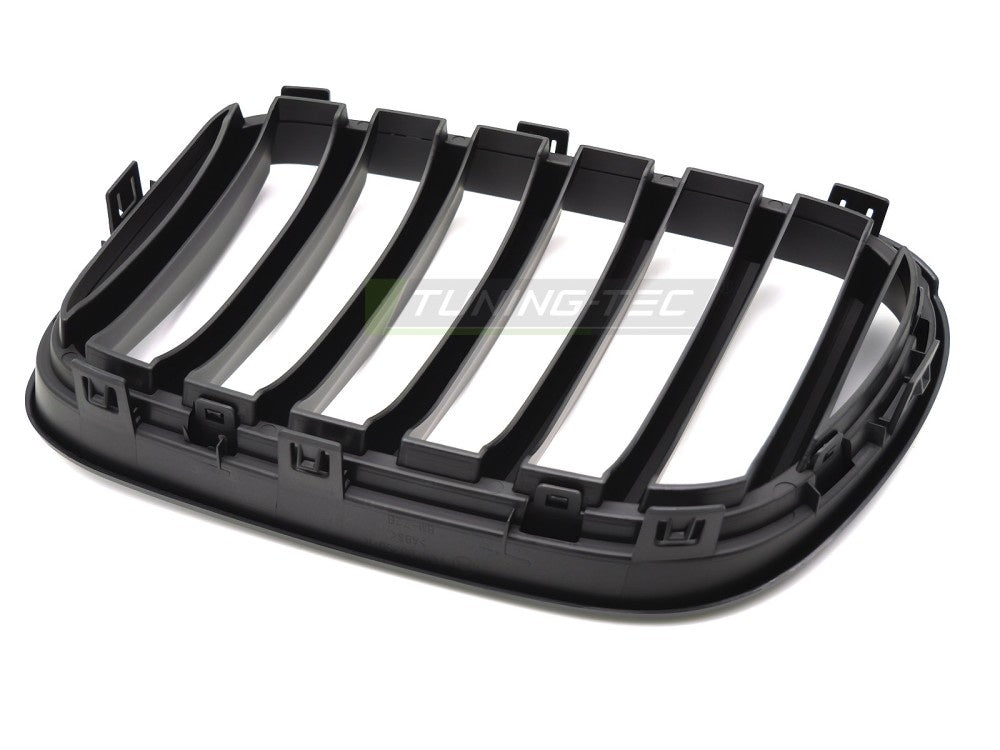 Matt svart grill til BMW X3 F25 pre-facelift visning fra siden