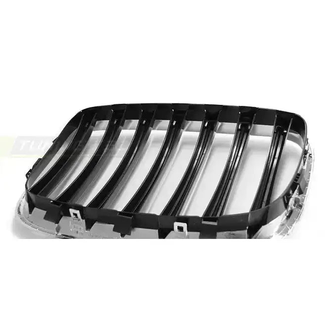 Kromgrill BMW X5 E70 sett fra skrå vinkel – viser dybde, kantprofil og blank kromfinish