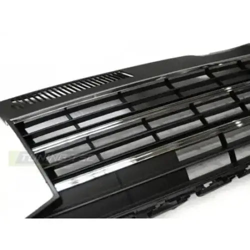 Grill VW T6 2015- Black Chrome montert på Volkswagen Transporter T6 frontparti