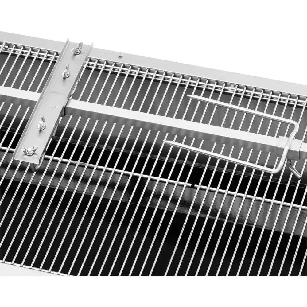 Grillkull med elektrisk roterende grillspyd, nærbilde av metallgitter med festeskruer og U-formet stålholder.
