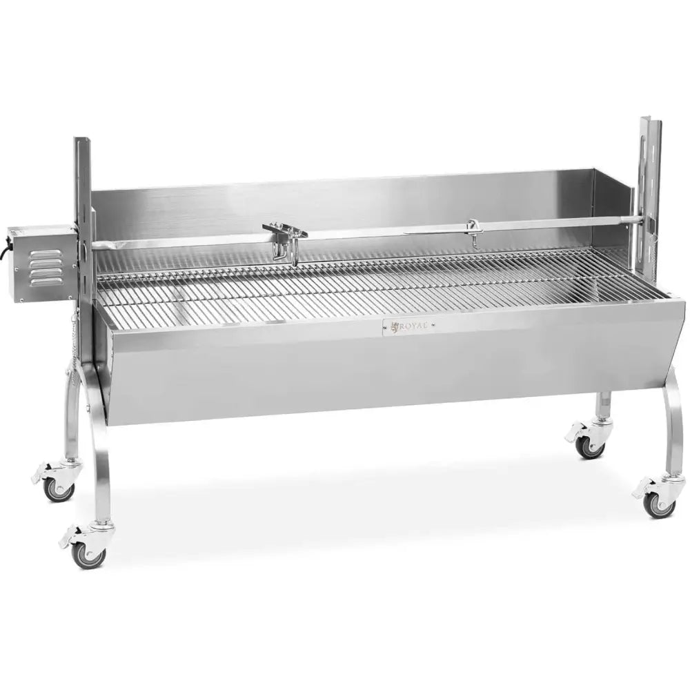 Grillkullgrill i rustfritt stål med elektrisk roterende spyd, grillrist og hjul, sett fra skrå vinkel.