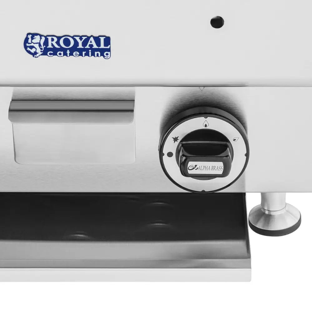 Grillplatå på naturgass, nærbilde av rustfritt kontrollpanel med svart Alpha Brass-bryter og funksjonssymboler.