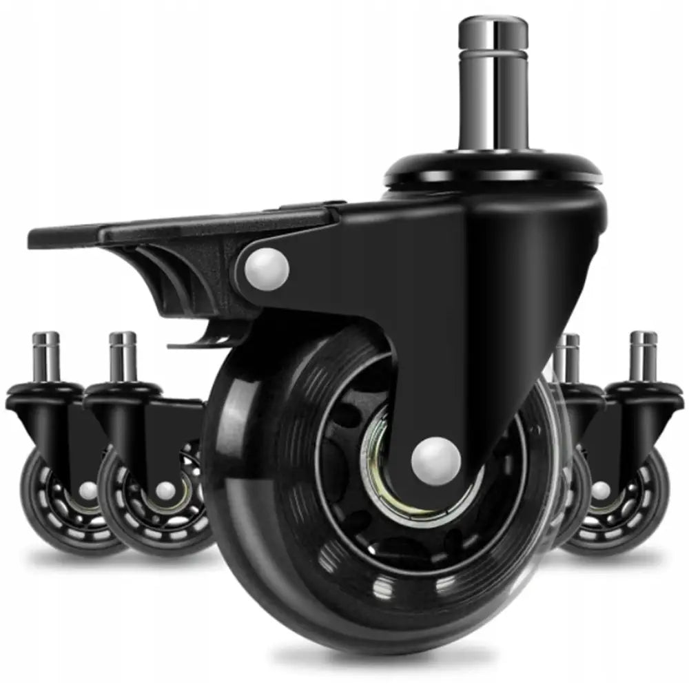 Gummihjul til stol med brems, nærbilde av ett sort hjul med metallfeste og fire hjul bak.