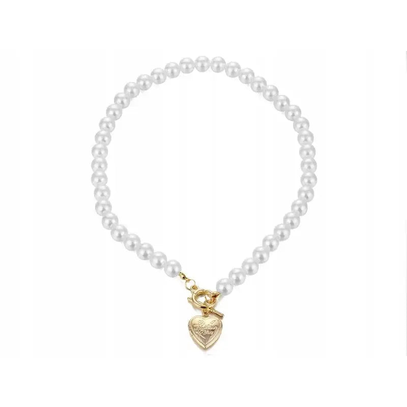 Gullsmykke med Perler og Hjerteformet Medaljong Gullkjede