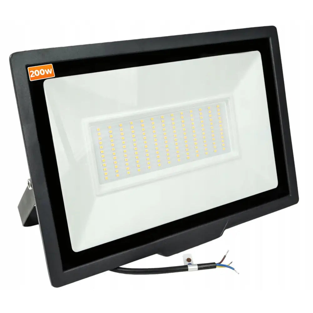 Halogen flomlys LED 200W, skråvisning som fremhever LED-panel, strømledning og tydelig 200W-merking.