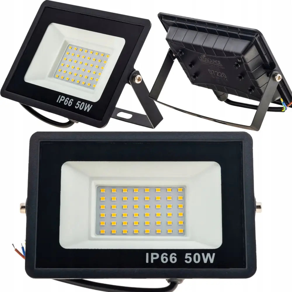 LED-reflektor flomlys utendørs, sort metall med synlig “IP66 50W”, mange små dioder på hvitt felt.